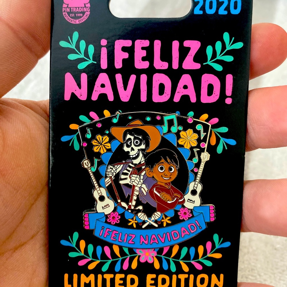 2020 FELIZ NAVIDAD COCO PIN LE